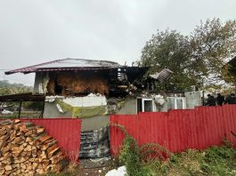 FOTO. Neamț. Incendiu la mansarda și acoperișul unei case