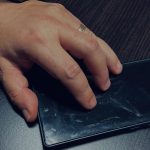 Două furturi de telefoane, în Piatra Neamț. O femeie de 79 de ani și un bărbat de 49 de ani, identificați de polițiști Două furturi de telefoane, în Piatra Neamț. O femeie de 79 de ani și un bărbat de 49 de ani, identificați de polițiști