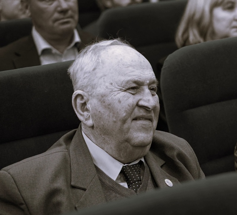 A murit profesorul universitar Corneliu Cotea, personalitate marcantă a medicinei veterinare ieșene A murit profesorul universitar Corneliu Cotea, personalitate marcantă a medicinei veterinare ieșene