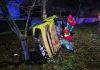 Bacău. O persoană a rămas încarcerată după impactul dintre un autoturism și un autotren