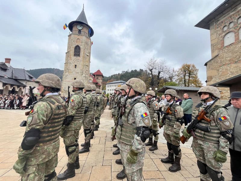 Video-foto. Sărbătoare de Ziua Armatei la Piatra Neamț Video-foto. Sărbătoare de Ziua Armatei la Piatra Neamț