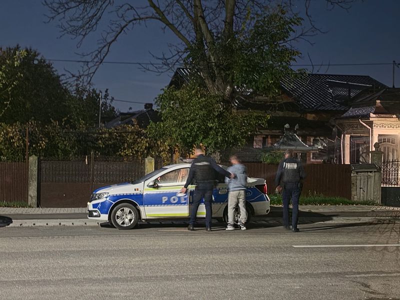 Bărbat reținut după ce ar fi agresat un tânăr în Botești