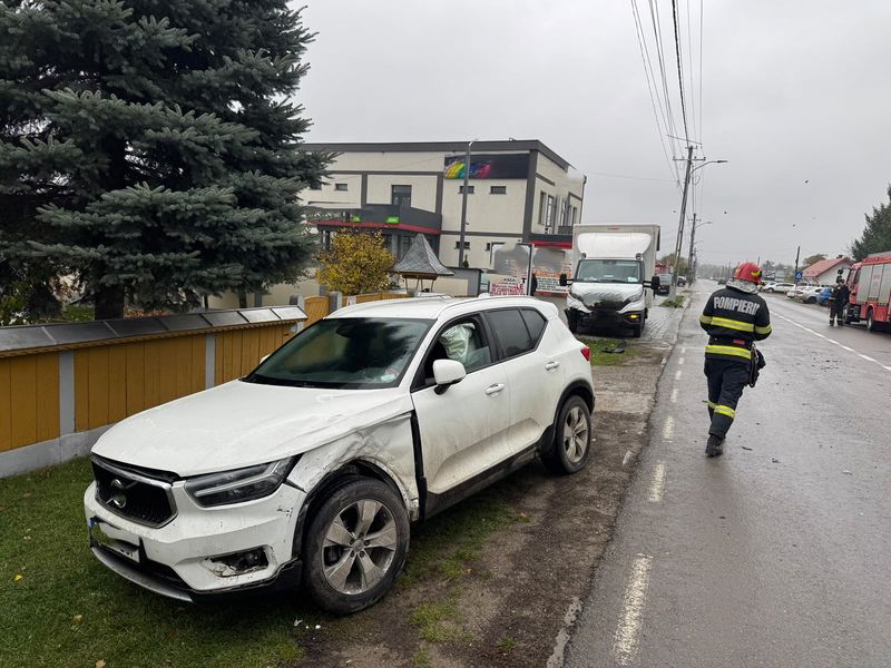 Două accidente în Neamț, în 30 de minute. Patru autoturisme au fost implicate într-unul dintre evenimente Două accidente în Neamț, în 30 de minute. Patru autoturisme au fost implicate într-unul dintre evenimente