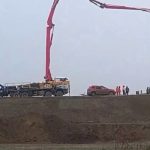 VIDEO Lucrări la Autostrada Moldovei (A7): pe ploaie, la unul dintre podurile din comuna Dulcești (Neamț)