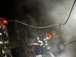 Vaslui. Incendiu lângă școala din Bogești – o persoană a fost surprinsă în interior