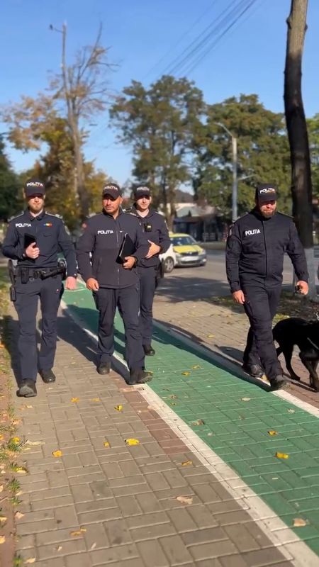FOTO&VIDEO Botoșani Acțiune a poliției în școli și pe șosele: 31 de elevi chiuleau de la ore, amenzi în trafic de peste 50.000 lei!