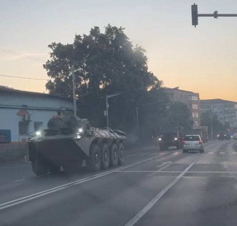 Tehnică militară pe drumurile din Neamț și Bacău