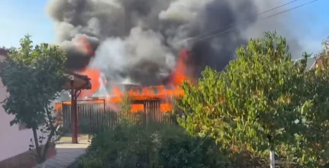 Incendiu într-o gospodărie din Onești, de la o lumânare