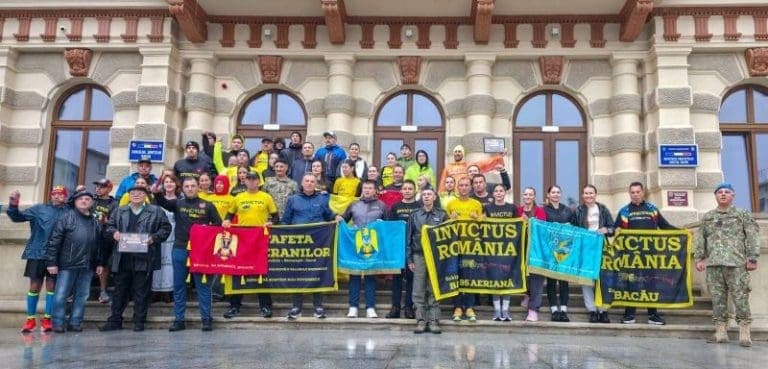 Ștafeta Veteranilor Invictus a ajuns la Bacău. Militarii au preluat traseul roșu de la echipa din Vaslui Ștafeta Veteranilor Invictus a ajuns la Bacău. Militarii au preluat traseul roșu de la echipa din Vaslui