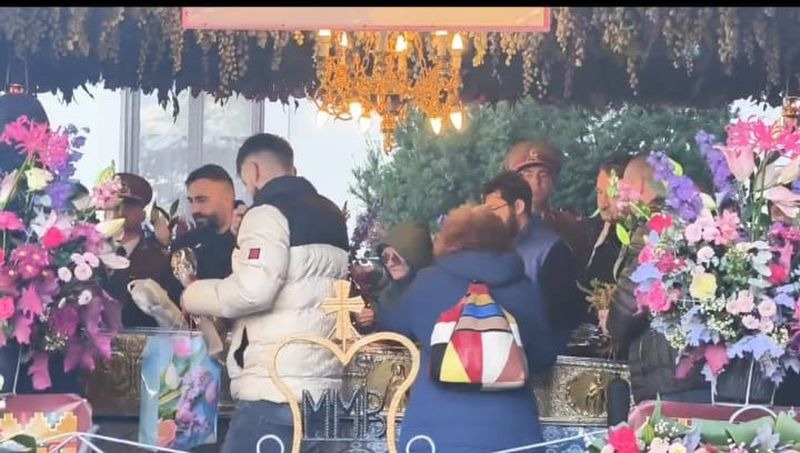 FOTO&VIDEO Iași Zeci de mii de pelerini înalță rugăciuni la racla Cuvioasei Parascheva