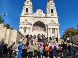 Iași. Peste 35 de mii de pelerini la raclele Cuvioasei Parascheva și Sf. Paisie