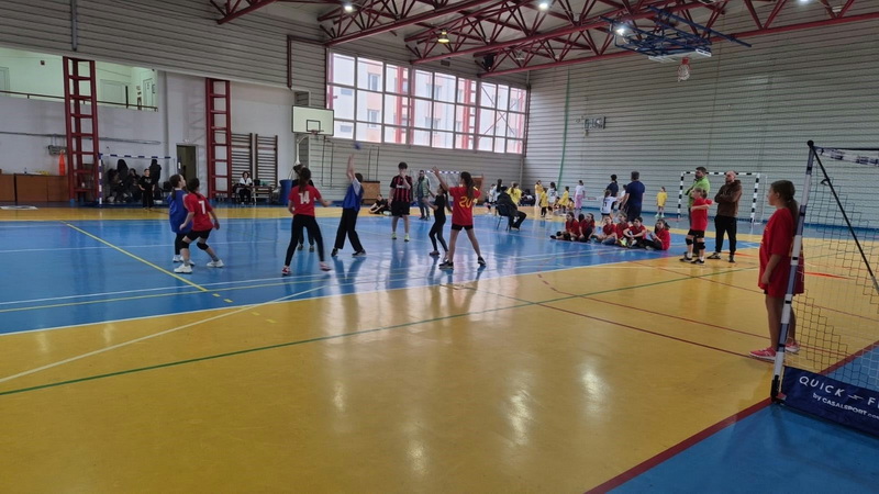 FOTO 130 de copii au participat la Festivalul de Minihandbal „Cristi Bursuc” de la Târgu-Neamț
