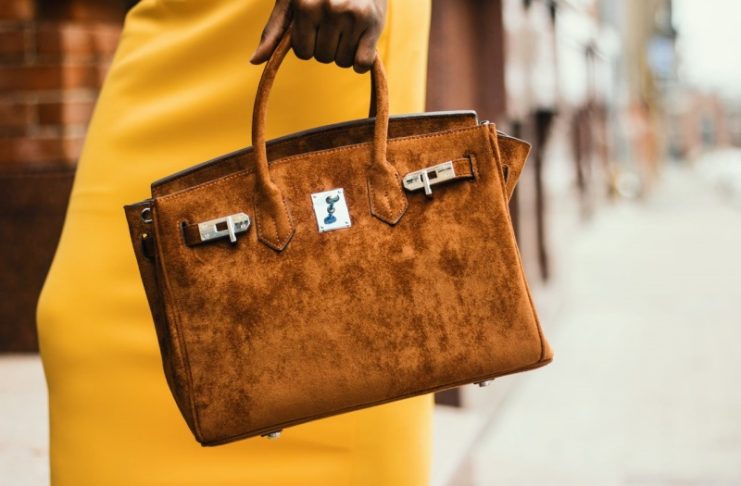 Eleganța purtată: când accesoriile îți redefinesc felul în care ești privită